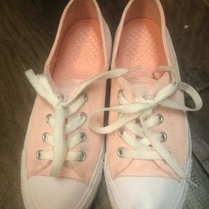 Light Pink Converse Size 6